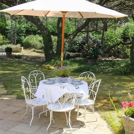 Les Portes-en-re Sleeps 12 *