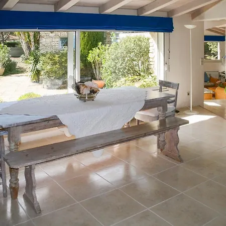 Les Portes-en-re Sleeps 12 * Les Portes-en-Re