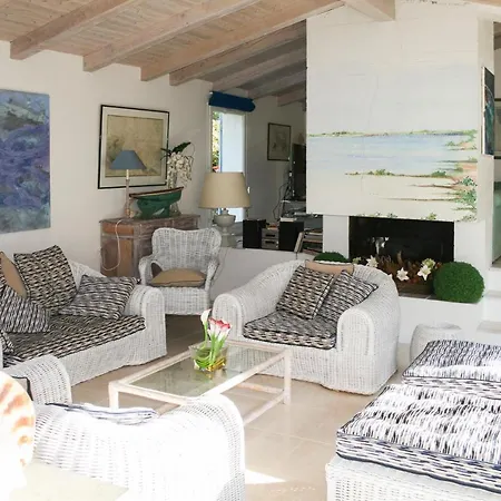 Les Portes-en-re Sleeps 12 *