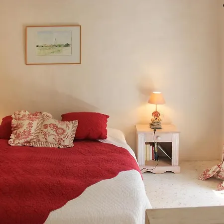 Les Portes-en-re Sleeps 12 *