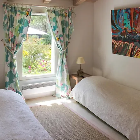 Les Portes-en-re Sleeps 12 * Les Portes-en-Re